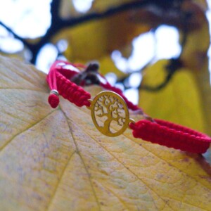 Koord armband met 14 karaat geelgouden Levensboom