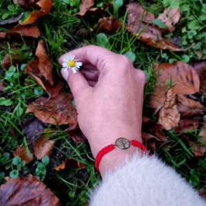 Koord armband met 14 karaat geelgouden Levensboom