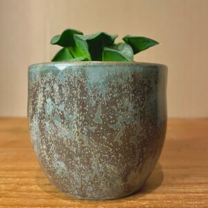 (Planten)potje keramiek bruin-blauw gemêleerd handgedraaid 7x8,5 cm