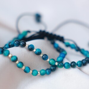 Prachtige armband met Blauwe Tijgeroog en 14 karaat geelgouden kralen