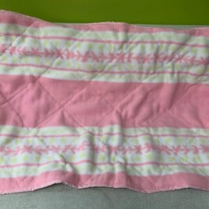 Roze met gele patchwork deken
