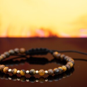 Tijgeroog armband met 14 karaat gouden kralen van 2,5 mm, voor vrouwen en mannen, maat verstelbaar 15-21 cm, ideaal als cadeau