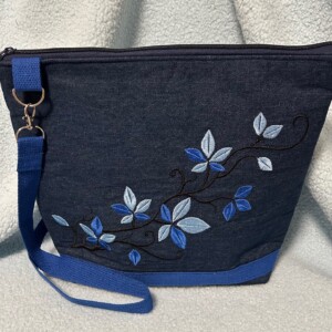 Donkerblauwe jeans schoudertas met geborduurd bladeren-tak