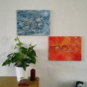 Fire and Ice - twee doeken begoten met  fluid Acryl verf- veel achtergrond met 3d acryl verf toegevoegd en bubbles geverfd om diepte te krijgen