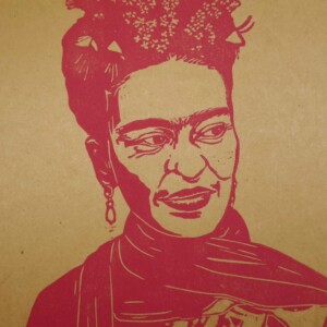 Linoportret van Frida Kahlo – handgedrukte A4 linoprint in fuchsia of oranje