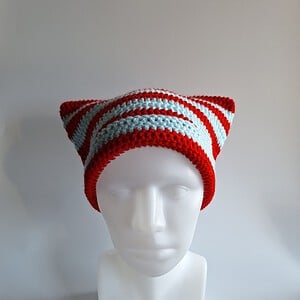 Gehaakte muts 'Baby blue & red'