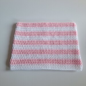 Gehaakte muts 'Baby pink & white'