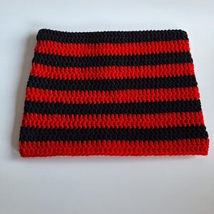 Gehaakte muts 'Black & red'