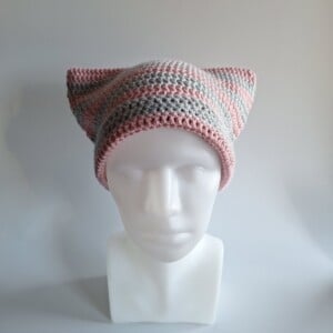 Gehaakte muts 'Light grey & light pink'