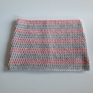 Gehaakte muts 'Light grey & light pink'
