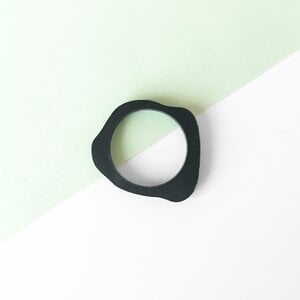 Golvende houten of zwarte stack ring - type 2