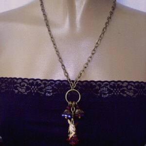 Ketting Fairy op Rode Bloemen