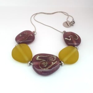 Ketting glaskralen aubergine amber