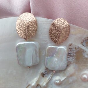Roségouden barok zoetwaterparel studs