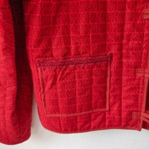 gewatteerde boho-stijl rode jas met grote knopen, omkeerbaar jas