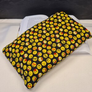 Booksleeve – Vrolijke Emoticon Print