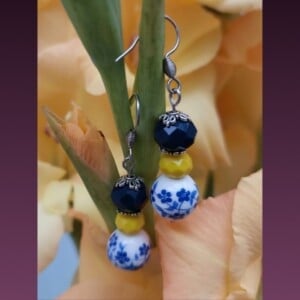 Delftsblauwe stapel oorbellen
