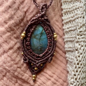 Labradoriet macrame ketting handgemaakt