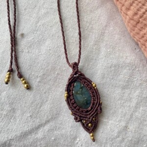 Labradoriet macrame ketting handgemaakt