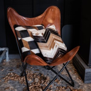 Laura Graveland - koeienhuid sierkussen patchwork - echt leer - zwart, bruin, wit - visgraat - 45cm x 45cm