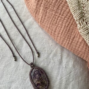 Lepidoliet edelsteen macrame ketting handgemaakt
