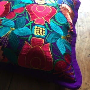 Paars blauw orange mexicaanse kussenhoes uit de Chiapas regio