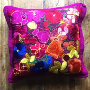 Fuschia donker blauw mexicaanse kussenhoes uit de Chiapas regio