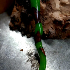 Scheermes houder van walnoot en epoxy Groen