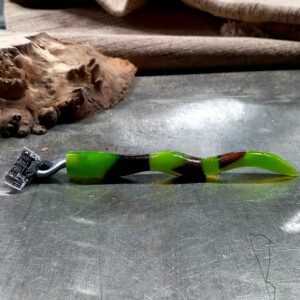 Scheermes houder van walnoot en epoxy Groen