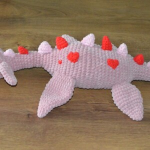 Sleeping Nessy/Slapende Nessy: Een zachte gehaakte knuffel vol Valentijns Liefde: zacht velvet