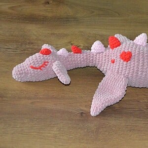 Sleeping Nessy/Slapende Nessy: Een zachte gehaakte knuffel vol Valentijns Liefde: zacht velvet