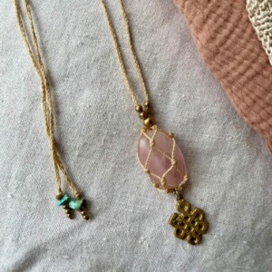 Tibetaanse knoop macrame rozenkwarts ketting handgemaakt