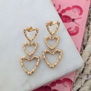 Triple heart oorbellen goud