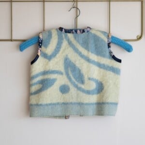 Wollen gilet peuter blauw van vintage wollen deken voor meisje maat 92