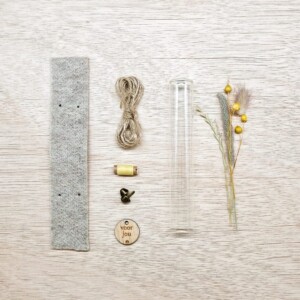 DIY pakket - Droogbloemen met vilt - geel