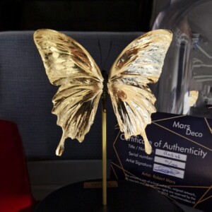 Echte papilio vlinder, opgezet en verguld met 23ct goud - taxidermie kunstwerk onder glazen dome