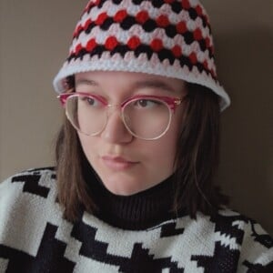 Gehaakte bucket hat 'Sassy Valentine'