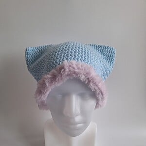 Gehaakte muts met imitatiebont 'Baby blue & lilac'
