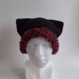 Gehaakte muts met imitatiebont 'Black & burgundy'