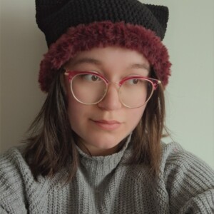 Gehaakte muts met imitatiebont 'Black & burgundy'