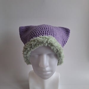 Gehaakte muts met imitatiebont 'Lilac & sage'
