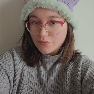 Gehaakte muts met imitatiebont 'Lilac & sage'