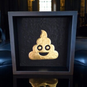 Golden Turd emoticon verguld met 23ct goud - pop art kunstwerk in lijst