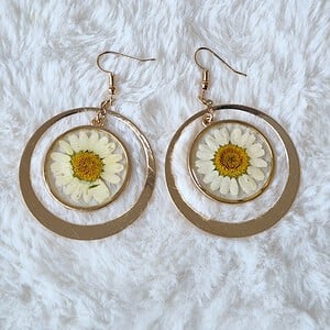 Grote Resin gedroogde bloem gouden ronden oorbellen