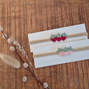 Haarbandje met mini aardbeien