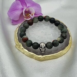Handgemaakte herenarmband Afrikaans bloedsteen met doodskop