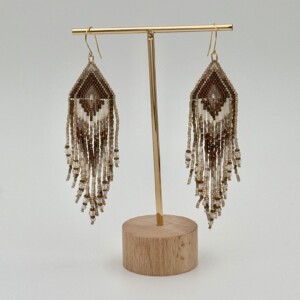 Ibiza-stijl lange oorhangers beige