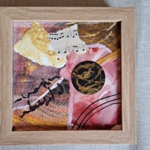Kleine collage met geverfd papier op hout kleurstelling rood geel zwart wit