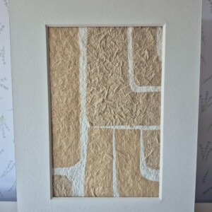Poster gemaakt van handgeschept papier met abstracte vormen (inclusief passe-partout)