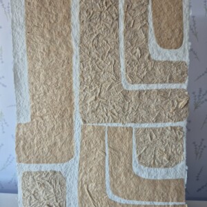 Poster gemaakt van handgeschept papier met abstracte vormen (inclusief passe-partout)